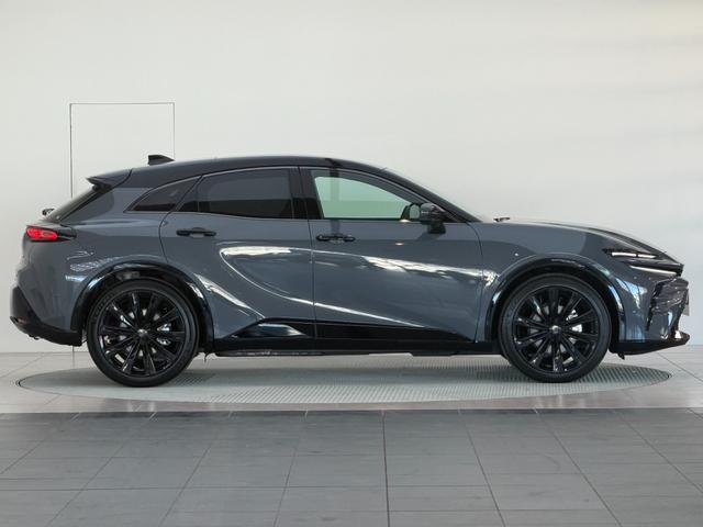 クラウンスポーツ Ｚ　【内装ブラウン】　１２．３型コネクテッドナビ　パノラマルーフ　パノラミックビューモニター　ブラインドスポットモニター　デジタルミラー　ドライブレコーダー　トヨタチームメイト　置くだけ充電　純正２１ＡＷ（7枚目）