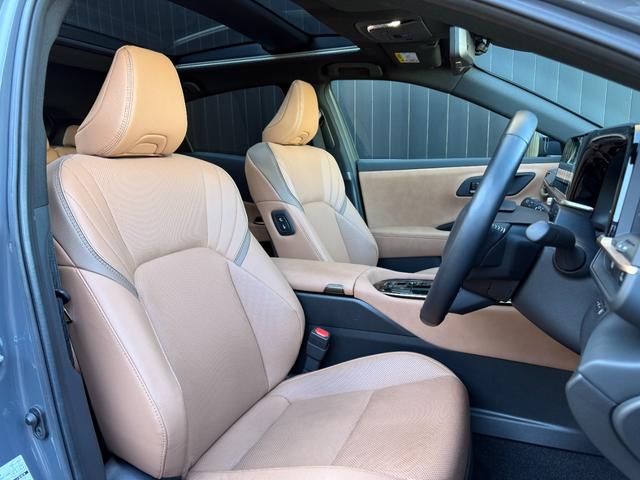 クラウンスポーツ Ｚ　【内装ブラウン】　１２．３型コネクテッドナビ　パノラマルーフ　パノラミックビューモニター　ブラインドスポットモニター　デジタルミラー　ドライブレコーダー　トヨタチームメイト　置くだけ充電　純正２１ＡＷ（40枚目）