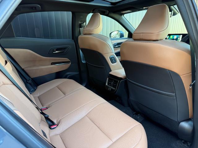 クラウンスポーツ Ｚ　【内装ブラウン】　１２．３型コネクテッドナビ　パノラマルーフ　パノラミックビューモニター　ブラインドスポットモニター　デジタルミラー　ドライブレコーダー　トヨタチームメイト　置くだけ充電　純正２１ＡＷ（42枚目）