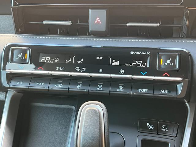 ノア 　【トヨタチームメイト付き】　１０．５型コネクトナビ　パノラミックビューモニター　ブラインドスポットモニター　快適利便パッケージＨｉ　ＣＤ／ＤＶＤデッキ　パワーバックドア　シートヒーター　純正１７チＡＷ（56枚目）