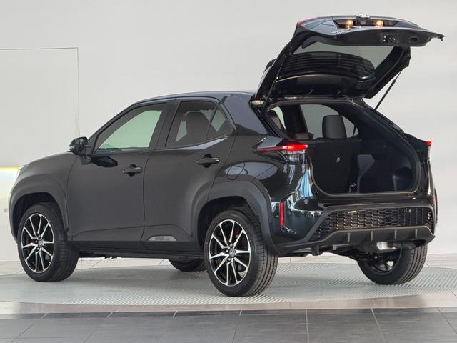 ヤリスクロス ハイブリッド　ＧＲスポーツ　【ＧＲ専用シート】　８型コネクトナビ　パノラミックビューモニター　ブラインドスッポットモニター　ＧＲ専用ブレーキキャリパー　ＥＴＣ２．０　クルーズコントロール　ＨＤＭＩ入力端子　ＧＲ純正１８インチＡＷ（16枚目）