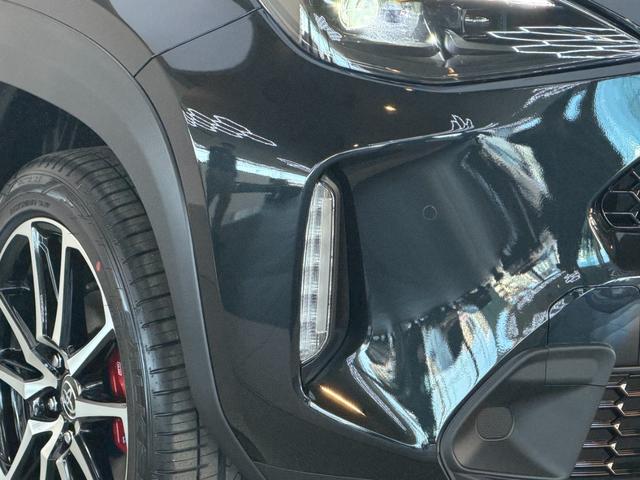 ヤリスクロス ハイブリッド　ＧＲスポーツ　【ＧＲ専用シート】　８型コネクトナビ　パノラミックビューモニター　ブラインドスッポットモニター　ＧＲ専用ブレーキキャリパー　ＥＴＣ２．０　クルーズコントロール　ＨＤＭＩ入力端子　ＧＲ純正１８インチＡＷ（21枚目）