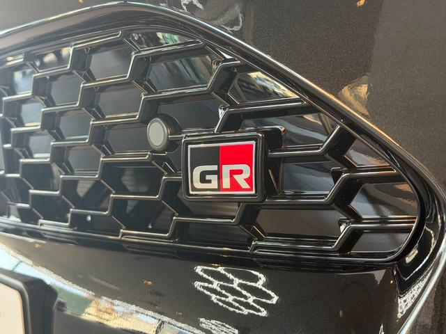 ヤリスクロス ハイブリッド　ＧＲスポーツ　【ＧＲ専用シート】　８型コネクトナビ　パノラミックビューモニター　ブラインドスッポットモニター　ＧＲ専用ブレーキキャリパー　ＥＴＣ２．０　クルーズコントロール　ＨＤＭＩ入力端子　ＧＲ純正１８インチＡＷ（24枚目）
