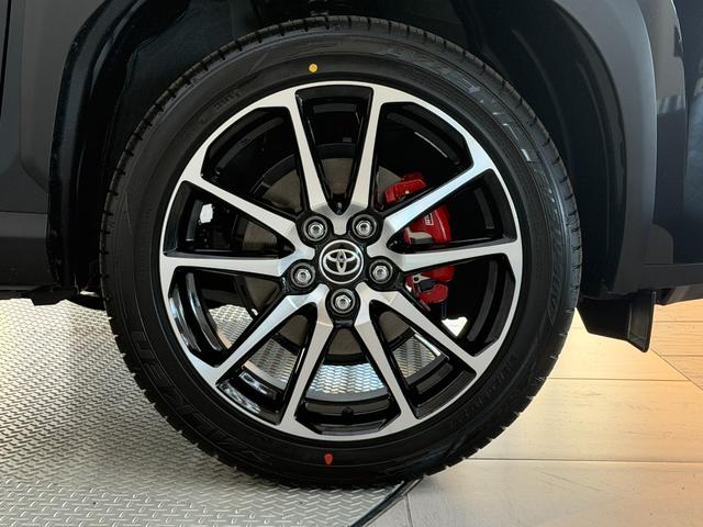 ヤリスクロス ハイブリッド　ＧＲスポーツ　【ＧＲ専用シート】　８型コネクトナビ　パノラミックビューモニター　ブラインドスッポットモニター　ＧＲ専用ブレーキキャリパー　ＥＴＣ２．０　クルーズコントロール　ＨＤＭＩ入力端子　ＧＲ純正１８インチＡＷ（41枚目）