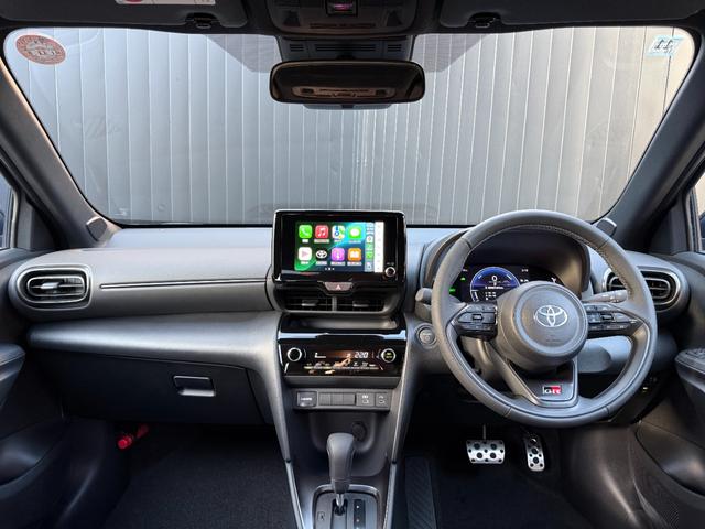 ヤリスクロス ハイブリッド　ＧＲスポーツ　【ＧＲ専用シート】　８型コネクトナビ　パノラミックビューモニター　ブラインドスッポットモニター　ＧＲ専用ブレーキキャリパー　ＥＴＣ２．０　クルーズコントロール　ＨＤＭＩ入力端子　ＧＲ純正１８インチＡＷ（43枚目）