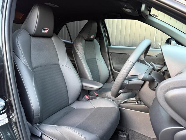 ヤリスクロス ハイブリッド　ＧＲスポーツ　【ＧＲ専用シート】　８型コネクトナビ　パノラミックビューモニター　ブラインドスッポットモニター　ＧＲ専用ブレーキキャリパー　ＥＴＣ２．０　クルーズコントロール　ＨＤＭＩ入力端子　ＧＲ純正１８インチＡＷ（46枚目）