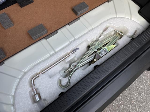 ジムニーノマド ＦＣ　５ドア　ヒルホールドコントロール　ヒルディセントコントロール　プッシュスタート　ＬＥＤヘッドライト　ヘッドライトウォッシャー　シートヒーター　４速オートマ　スペアタイヤ　セーフティセンス　純正１５ＡＷ（70枚目）