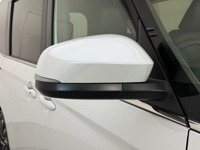 ノア ハイブリッドＳ－Ｚ　【改モデル】　１０．５インチコネクトナビ　モデリスタフロントエアロ　１３．２後席モニター　ブラインドスポットモニター　３眼ＬＥＤヘッドライト　快適利便パッケージＨｉ　ユニバーサルステップ　純正１７ＡＷ（25枚目）