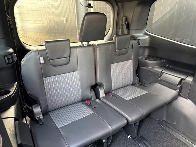 ノア ハイブリッドＳ－Ｚ　【改モデル】　１０．５インチコネクトナビ　モデリスタフロントエアロ　１３．２後席モニター　ブラインドスポットモニター　３眼ＬＥＤヘッドライト　快適利便パッケージＨｉ　ユニバーサルステップ　純正１７ＡＷ（49枚目）