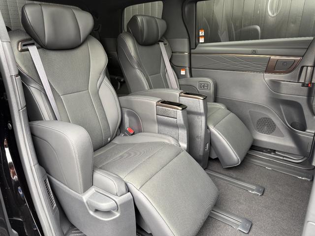 アルファード Ｚ　【モデリスタエアロ付】　１４インチコネクトナビ　１３．２インチ後席フリップダウンモニター　左右独立ムーンルーフ　デジタルミラー　トヨタチームメイト　ユニバーサルステップ　ＰＶＭ　ＢＳＭ　　純正１８ＡＷ（47枚目）