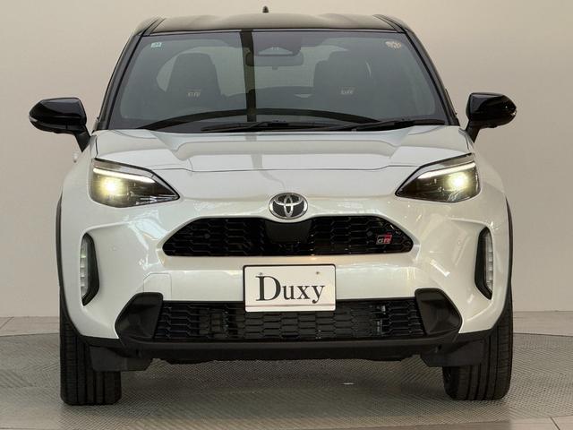 ヤリスクロス ＧＲスポーツ　【内装ブラック＆ツートン】　８インチコネクテットナビ　パノラミックビューモニター　ブラインドスポットモニター　ステアリングヒーター＆シートヒーター　ハンズフリーパワーバックドア　ＧＲ純正１８インチＡＷ（4枚目）