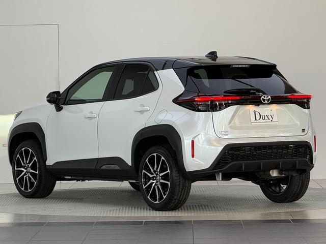 ヤリスクロス ＧＲスポーツ　【内装ブラック＆ツートン】　８インチコネクテットナビ　パノラミックビューモニター　ブラインドスポットモニター　ステアリングヒーター＆シートヒーター　ハンズフリーパワーバックドア　ＧＲ純正１８インチＡＷ（10枚目）