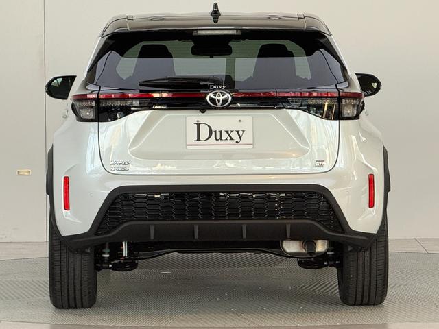 ヤリスクロス ＧＲスポーツ　【内装ブラック＆ツートン】　８インチコネクテットナビ　パノラミックビューモニター　ブラインドスポットモニター　ステアリングヒーター＆シートヒーター　ハンズフリーパワーバックドア　ＧＲ純正１８インチＡＷ（13枚目）