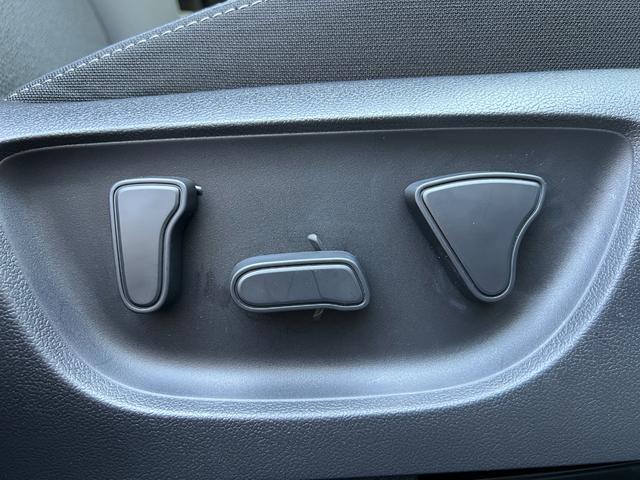 ヤリスクロス ＧＲスポーツ　【内装ブラック＆ツートン】　８インチコネクテットナビ　パノラミックビューモニター　ブラインドスポットモニター　ステアリングヒーター＆シートヒーター　ハンズフリーパワーバックドア　ＧＲ純正１８インチＡＷ（68枚目）