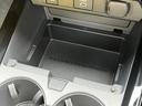 収納やドリンクホルダーが所々にございます。