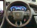 本革巻きステアリング&ステアリングスイッチで運転中の操作も楽ですね。