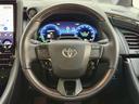 本革巻きステアリング&ステアリングスイッチで運転中の操作も楽ですね。