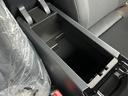 収納やドリンクホルダーが所々にございます。