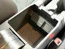 収納やドリンクホルダーが所々にございます。