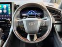本革巻きステアリング&ステアリングスイッチで運転中の操作も楽ですね。