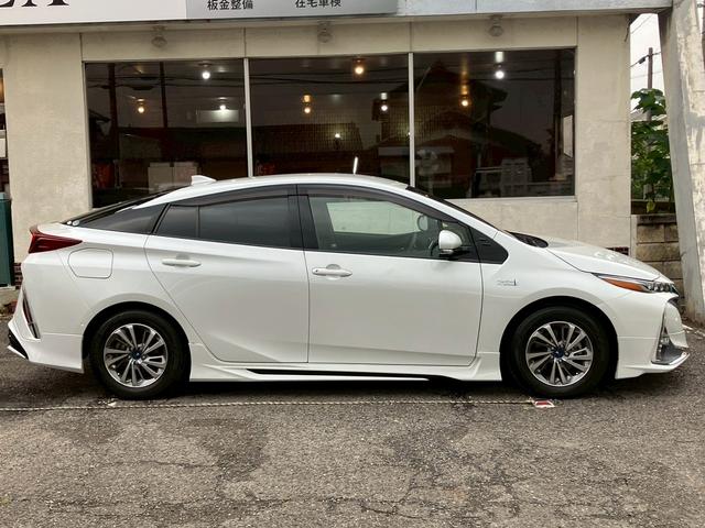 プリウスPHV A 鑑定書付き 禁煙 純正9インチナビ アラウンドビューモニター 急速充電 モデリスタフルエアロ・アルミホイールレーダークルーズコントロール ブラインドスポットモニター LEDヘッドライト シートヒーター(12枚目)