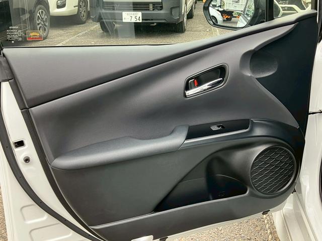 プリウスPHV A 鑑定書付き 禁煙 純正9インチナビ アラウンドビューモニター 急速充電 モデリスタフルエアロ・アルミホイールレーダークルーズコントロール ブラインドスポットモニター LEDヘッドライト シートヒーター(36枚目)