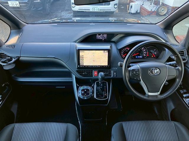ヴォクシー ＺＳ　煌　禁煙　アルパイン９型ナビ　１０．１型フリップダウンモニター　両側電動スライド　トヨタセーフティーセンス　クルーズコントロール　ＥＴＣ　ドラレコ　純正フロアマット　Ｗエアコン　フルセグＴＶ　バックカメラ（2枚目）