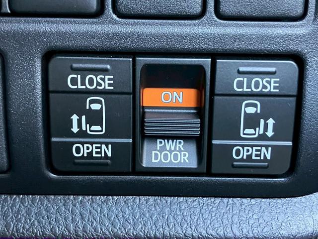 ヴォクシー ＺＳ　煌　禁煙　アルパイン９型ナビ　１０．１型フリップダウンモニター　両側電動スライド　トヨタセーフティーセンス　クルーズコントロール　ＥＴＣ　ドラレコ　純正フロアマット　Ｗエアコン　フルセグＴＶ　バックカメラ（6枚目）