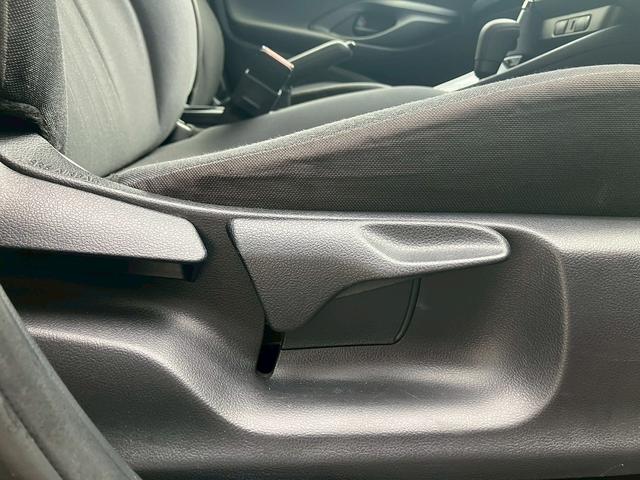 ヤリス G 禁煙 純正ディスプレイオーディオナビ バックカメラ レーンキープアシスト フプリクラッシュセーフティー ロードサインアシスト ETC プッシュスタート スマートキー 純正フロアマット(52枚目)