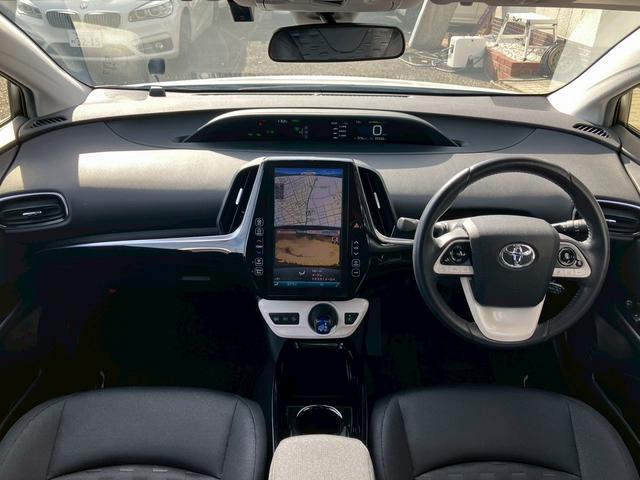 プリウスＰＨＶ Ａ　禁煙　１１．６インチ純正ナビ　バックカメラ　シートヒーター　ステアリングヒーター　レーダークルーズコントロール　ＡＣ１００Ｖ電源　ブラインドスポットモニター　障害物センサー　ＥＴＣ２．０　ドラレコ（2枚目）