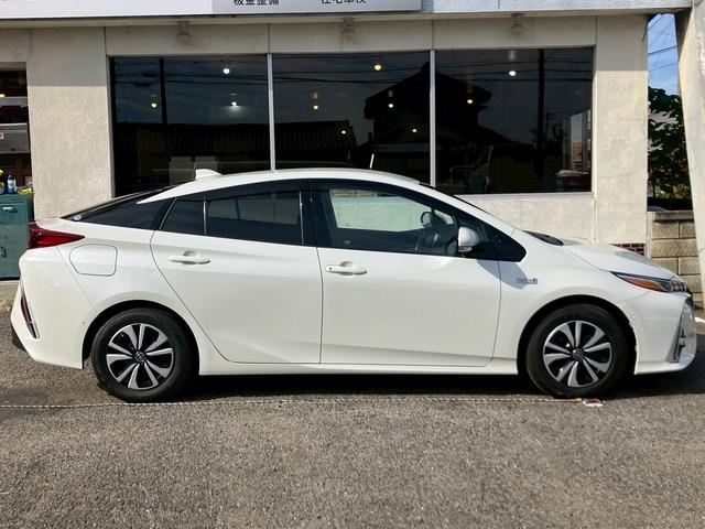 プリウスＰＨＶ Ａ　禁煙　１１．６インチ純正ナビ　バックカメラ　シートヒーター　ステアリングヒーター　レーダークルーズコントロール　ＡＣ１００Ｖ電源　ブラインドスポットモニター　障害物センサー　ＥＴＣ２．０　ドラレコ（12枚目）