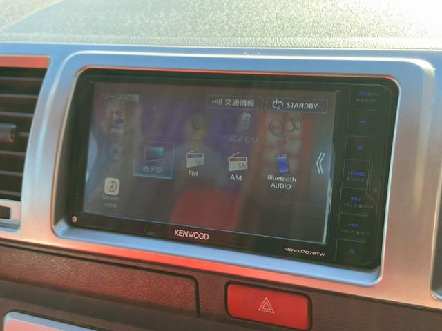 レジアスエースバン ロングスーパーＧＬ　フルフラットベットキッド　フロントエアロ　赤×黒ツートンレザー調シートカバー　ケンウッドナビ　フルセグＴＶ　Ｂｌｕｅｔｏｏｔｈ接続　社外ヘッドライト・テールライト　ＡＵＴＯライト　ＥＴＣ（4枚目）