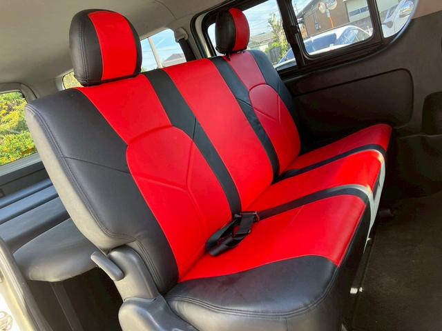 レジアスエースバン ロングスーパーＧＬ　フルフラットベットキッド　フロントエアロ　赤×黒ツートンレザー調シートカバー　ケンウッドナビ　フルセグＴＶ　Ｂｌｕｅｔｏｏｔｈ接続　社外ヘッドライト・テールライト　ＡＵＴＯライト　ＥＴＣ（10枚目）