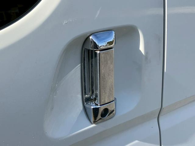 レジアスエースバン ロングスーパーＧＬ　フルフラットベットキッド　フロントエアロ　赤×黒ツートンレザー調シートカバー　ケンウッドナビ　フルセグＴＶ　Ｂｌｕｅｔｏｏｔｈ接続　社外ヘッドライト・テールライト　ＡＵＴＯライト　ＥＴＣ（23枚目）