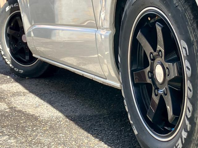 レジアスエースバン ロングスーパーＧＬ　フルフラットベットキッド　フロントエアロ　赤×黒ツートンレザー調シートカバー　ケンウッドナビ　フルセグＴＶ　Ｂｌｕｅｔｏｏｔｈ接続　社外ヘッドライト・テールライト　ＡＵＴＯライト　ＥＴＣ（28枚目）