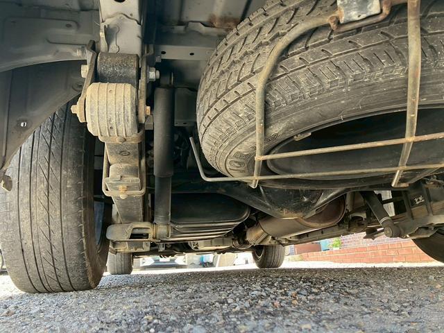 レジアスエースバン ロングスーパーＧＬ　フルフラットベットキッド　フロントエアロ　赤×黒ツートンレザー調シートカバー　ケンウッドナビ　フルセグＴＶ　Ｂｌｕｅｔｏｏｔｈ接続　社外ヘッドライト・テールライト　ＡＵＴＯライト　ＥＴＣ（31枚目）