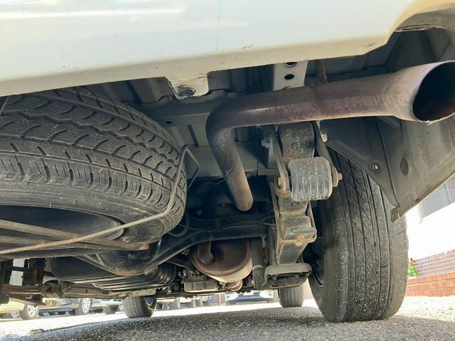 レジアスエースバン ロングスーパーＧＬ　フルフラットベットキッド　フロントエアロ　赤×黒ツートンレザー調シートカバー　ケンウッドナビ　フルセグＴＶ　Ｂｌｕｅｔｏｏｔｈ接続　社外ヘッドライト・テールライト　ＡＵＴＯライト　ＥＴＣ（32枚目）