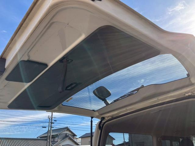 レジアスエースバン ロングスーパーＧＬ　フルフラットベットキッド　フロントエアロ　赤×黒ツートンレザー調シートカバー　ケンウッドナビ　フルセグＴＶ　Ｂｌｕｅｔｏｏｔｈ接続　社外ヘッドライト・テールライト　ＡＵＴＯライト　ＥＴＣ（37枚目）