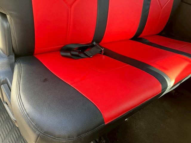 レジアスエースバン ロングスーパーＧＬ　フルフラットベットキッド　フロントエアロ　赤×黒ツートンレザー調シートカバー　ケンウッドナビ　フルセグＴＶ　Ｂｌｕｅｔｏｏｔｈ接続　社外ヘッドライト・テールライト　ＡＵＴＯライト　ＥＴＣ（44枚目）