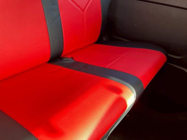 レジアスエースバン ロングスーパーＧＬ　フルフラットベットキッド　フロントエアロ　赤×黒ツートンレザー調シートカバー　ケンウッドナビ　フルセグＴＶ　Ｂｌｕｅｔｏｏｔｈ接続　社外ヘッドライト・テールライト　ＡＵＴＯライト　ＥＴＣ（46枚目）