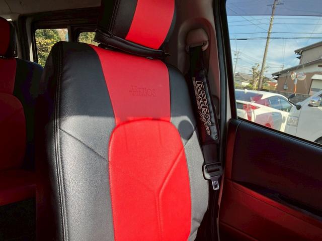 レジアスエースバン ロングスーパーＧＬ　フルフラットベットキッド　フロントエアロ　赤×黒ツートンレザー調シートカバー　ケンウッドナビ　フルセグＴＶ　Ｂｌｕｅｔｏｏｔｈ接続　社外ヘッドライト・テールライト　ＡＵＴＯライト　ＥＴＣ（51枚目）
