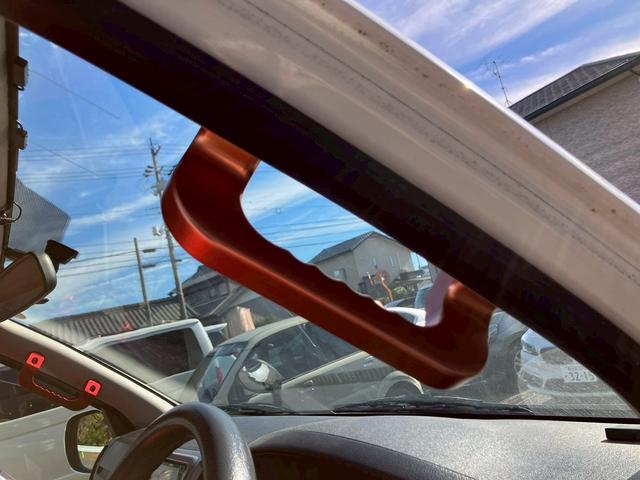 レジアスエースバン ロングスーパーＧＬ　フルフラットベットキッド　フロントエアロ　赤×黒ツートンレザー調シートカバー　ケンウッドナビ　フルセグＴＶ　Ｂｌｕｅｔｏｏｔｈ接続　社外ヘッドライト・テールライト　ＡＵＴＯライト　ＥＴＣ（53枚目）