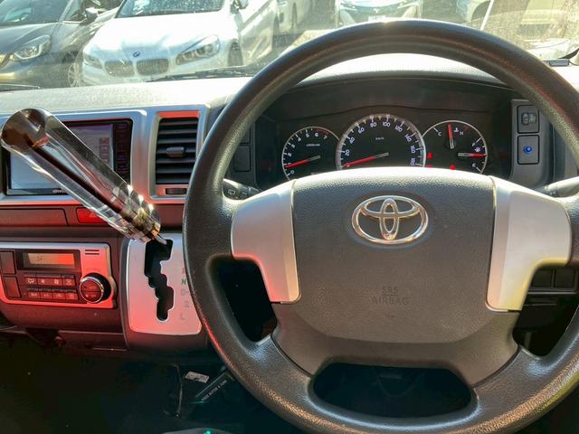 レジアスエースバン ロングスーパーＧＬ　フルフラットベットキッド　フロントエアロ　赤×黒ツートンレザー調シートカバー　ケンウッドナビ　フルセグＴＶ　Ｂｌｕｅｔｏｏｔｈ接続　社外ヘッドライト・テールライト　ＡＵＴＯライト　ＥＴＣ（55枚目）