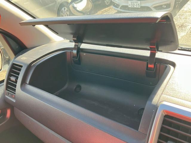 レジアスエースバン ロングスーパーＧＬ　フルフラットベットキッド　フロントエアロ　赤×黒ツートンレザー調シートカバー　ケンウッドナビ　フルセグＴＶ　Ｂｌｕｅｔｏｏｔｈ接続　社外ヘッドライト・テールライト　ＡＵＴＯライト　ＥＴＣ（70枚目）