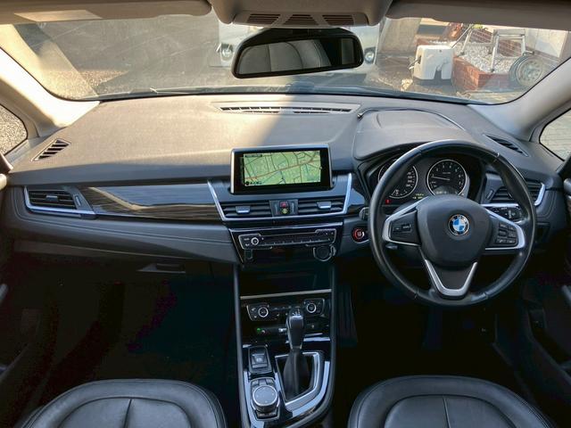 ２シリーズ ２２０ｉグランツアラー　ラグジュアリー　インテリジェントセーフティ　レザーシート　シートヒーター　障害物センサー　パワーシート　純正ナビ　バックカメラ　ＥＴＣ　メモリー付きパワーシート　ＡＵＴＯライト　プッシュスタート　スマートキー（2枚目）