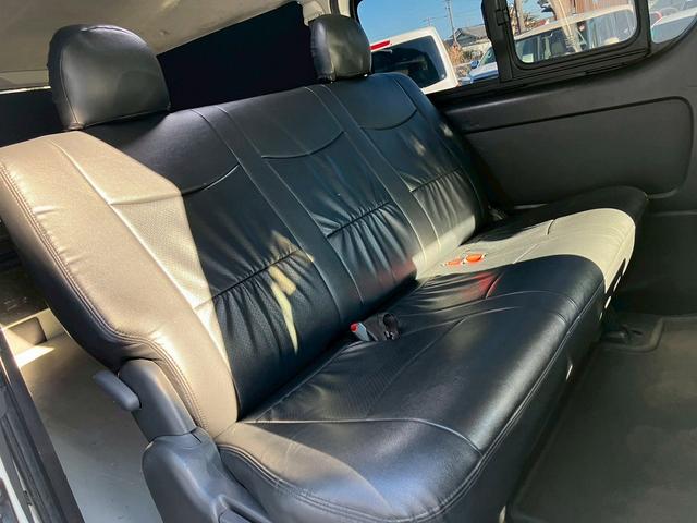 ハイエースバン ロングスーパーＧＬ　社外ナビ　バックカメラ　デジタルインナーミラー型ドラレコ　小窓付き　レザー調シートカバー　ＥＴＣ　両側スライドドア　マッドフラップ　Ｂｌｕｅｔｏｏｔｈ接続可　ターボ　ホワイトパールクリスタルシャイン（10枚目）