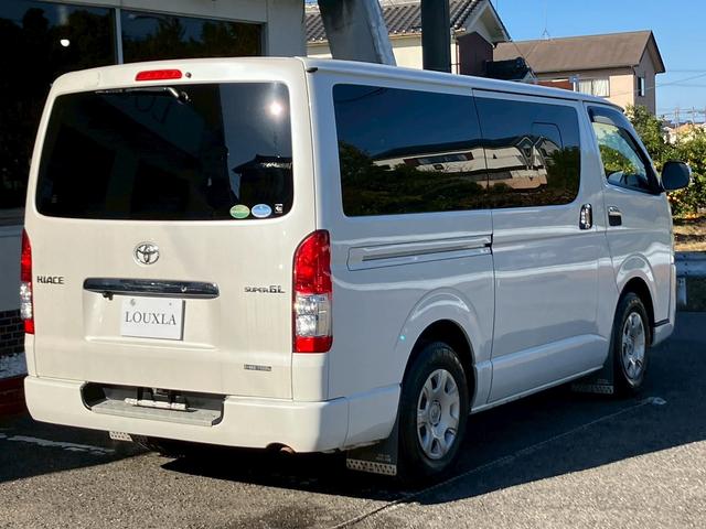 ハイエースバン ロングスーパーＧＬ　社外ナビ　バックカメラ　デジタルインナーミラー型ドラレコ　小窓付き　レザー調シートカバー　ＥＴＣ　両側スライドドア　マッドフラップ　Ｂｌｕｅｔｏｏｔｈ接続可　ターボ　ホワイトパールクリスタルシャイン（14枚目）