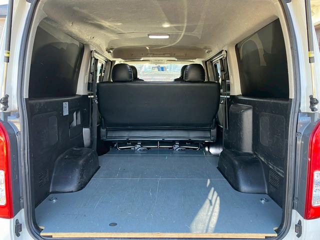 ハイエースバン ロングスーパーＧＬ　社外ナビ　バックカメラ　デジタルインナーミラー型ドラレコ　小窓付き　レザー調シートカバー　ＥＴＣ　両側スライドドア　マッドフラップ　Ｂｌｕｅｔｏｏｔｈ接続可　ターボ　ホワイトパールクリスタルシャイン（17枚目）