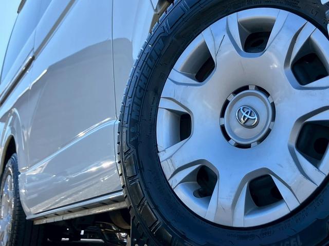 ハイエースバン ロングスーパーＧＬ　社外ナビ　バックカメラ　デジタルインナーミラー型ドラレコ　小窓付き　レザー調シートカバー　ＥＴＣ　両側スライドドア　マッドフラップ　Ｂｌｕｅｔｏｏｔｈ接続可　ターボ　ホワイトパールクリスタルシャイン（19枚目）