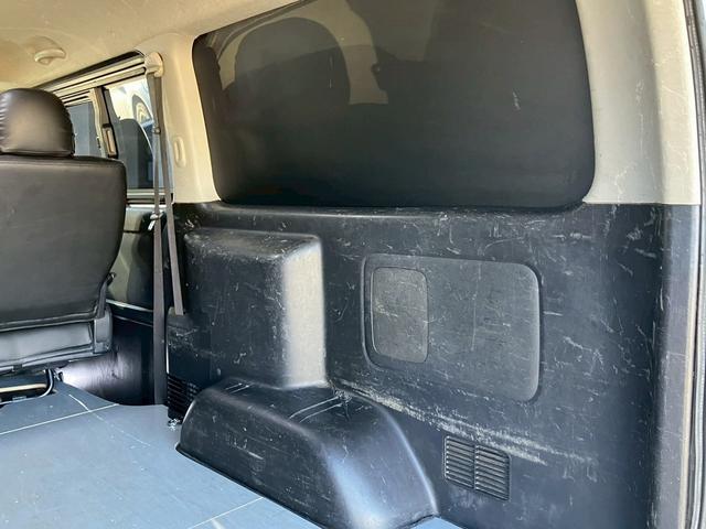 ハイエースバン ロングスーパーＧＬ　社外ナビ　バックカメラ　デジタルインナーミラー型ドラレコ　小窓付き　レザー調シートカバー　ＥＴＣ　両側スライドドア　マッドフラップ　Ｂｌｕｅｔｏｏｔｈ接続可　ターボ　ホワイトパールクリスタルシャイン（43枚目）